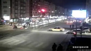 İki Motosikletin Kafa Kafaya Çarpışması Mobese'de