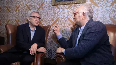 Zülfü Livaneli'den Yaşar Kemal'in balmumu figürüne ziyaret