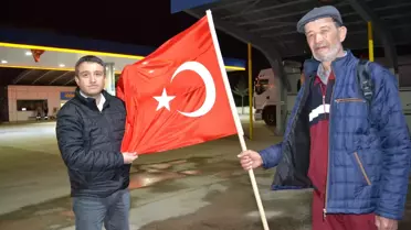 Rüyasında Gördüğü Şehit Halisdemir'in Kabrini Ziyaret İçin Yollara Düştü