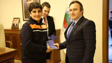 Başkan Taşkın, Şampiyon Öğrencileri Makamında Ağırladı