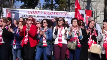 8 Mart Kadınlar Günü Eylemine 'Gelin ve Damat' Sürprizi