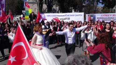 8 Mart Kadınlar Günü Eylemine 'Gelin ve Damat' Sürprizi