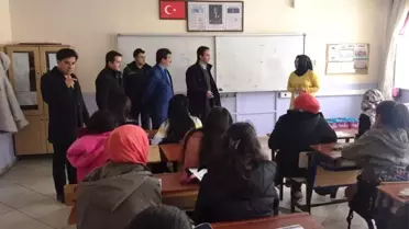 Çaldıran'da Teog Sınavına Hazırlanan Öğrencilere Kitap Desteği