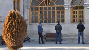 Harakani Türbesi Ziyaretçi Akınına Uğruyor