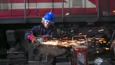 Sanatçı Kadınlar İşçi Olup 'Sen de Beni Anla' Mesajı Verdi
