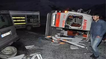 Tatvan'da Ambulans Hafi Ticari Araçla Çarpıştı: 1'i Hemşire 4 Ölü, 1 Yaralı