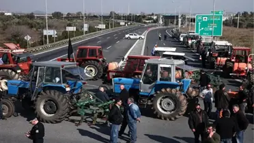 Atina'da Tarım Bakanlığı Önünde Arbede