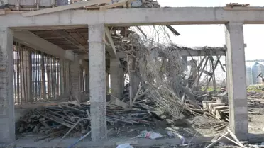 Beton Dökülürken Kalıplar Çöktü: 3 İşçi Yaralı