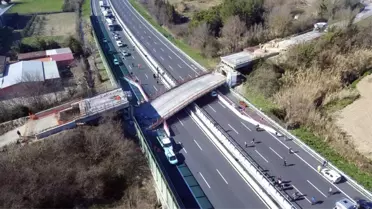 Italya'da Otoban Köprü Çöktü: 2 Ölü