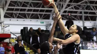 Beşiktaş 3 Oyuncu ile Maçı Kazandı