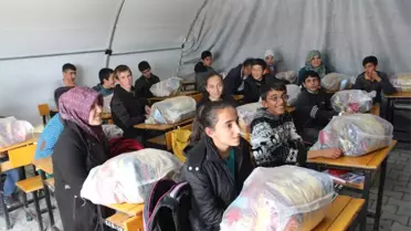 Lise Öğrencilerinden Depremzede Öğrencilerine Destek