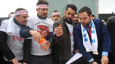 Hollanda'daki Bakan Engeline Portakal Sıkma Eylemi