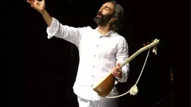 Fırat Tanış'ın Tek Kişilik Oyunu Avcılar'da Beğeni Topladı
