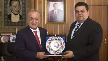 KKTC Milli Eğitim ve Kültür Bakanı, Rektör Çomaklı'yı Ziyaret Etti