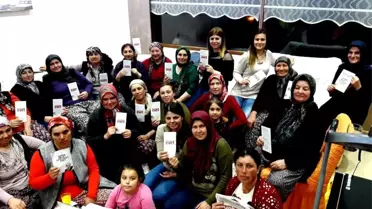 Sarıgöl'de AK Parti'li Kadınlar Ev Ev Geziyor
