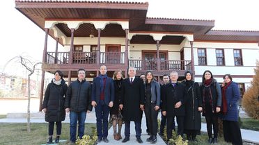 Büyükşehir ile Tarihi Sokak Dokusu Yaşatılıyor