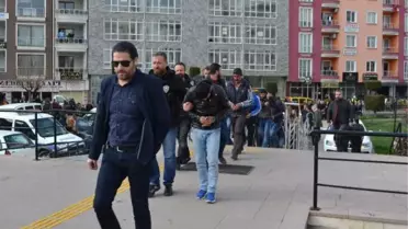 Edremit'te Uyuşturucu Operasyonunda Gözaltına Alınan 27 Zanlı Adliyede