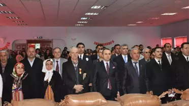 18 Mart'ı Üzüm Hoşafı ve Ekmek Dağıtarak Hatırladılar
