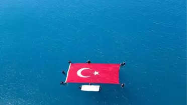 Dha Yurt - Öğrenciler Denizde Bayrak Açtı