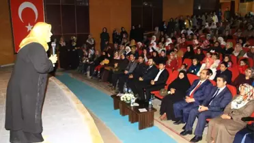 Hakkari'de 'Bilgi ve Değer Bağlamında Kadın' Paneli