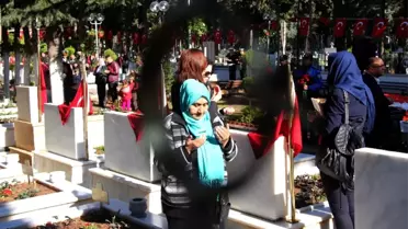 Mersin Şehitliğinde Hüzünlü Tören