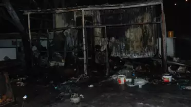 Arnavutköy'de İşçilerin Kaldığı Barakada Yangın : 1 Ölü 1 Yaralı