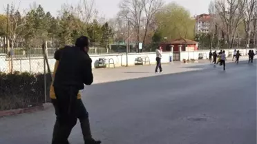 Görev Yeri Değiştirilen Hizmetli Kadın, Zorla Okula Girmeye Kalktı