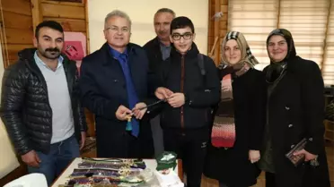 Başkan Kasap'a Yaptığı Tespihi Hediye Etti