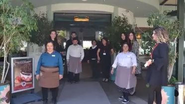 Fırsat Verilen 'Özel Çocuklar' Usta Garsonları Aratmadı