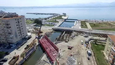 Tramvay İçin 150 Tonluk Çelik Köprü Kuruldu