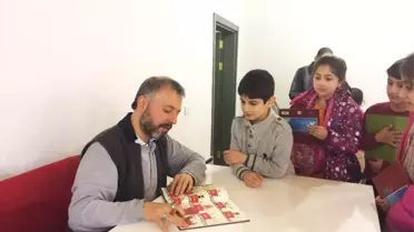 Beyoğlu'nda Çocuklar Sevdiği Yazarlarla Buluşuyor
