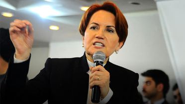 Akşener: Bahçeli 2019'da Cumhurbaşkanlığına Aday Olursa Söz Veriyorum Benim Oyum Ona