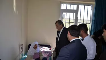 Harran Üniversitesi Rektörü Taşaltın, Bakım Evinde Kalan Yaşlıları Ziyaret Etti