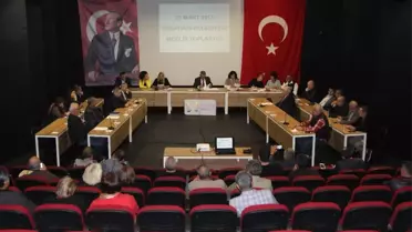 Kuşadası'nda Pazaryeri Fiyatlarıyla İlgili Olağanüstü Meclis Toplantısı Yapıldı
