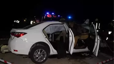 Otomobille Hafif Ticari Araç Çarpıştı: 2 Ölü, 10 Yaralı