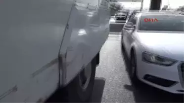 Oyuncu Şoray Uzun'un Otomobiline Toma Çarptı