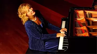 Piyanist Onay Tekirdağ'da Konser Verdi