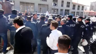 Sinan Oğan'ın Konuşma Yapacağı Salon Önünde Arbede: 2 Polis Yaralı