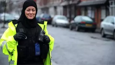 İskoçya'da Kadın Polislere Başörtüsü İzni Verildi