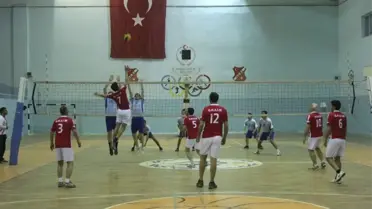 Ağrı'da Kurumlar Arası Voleybol Turnuvası Başladı