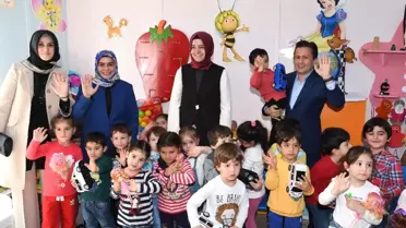 Bakan Kaya, Tuzla Belediyesi Gönül Elleri Çarşısını Ziyaret Etti