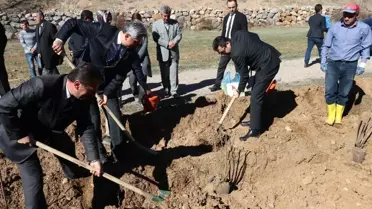 Gümüşhane'de 7 Bin Kuşburnu Toprakla Buluştu