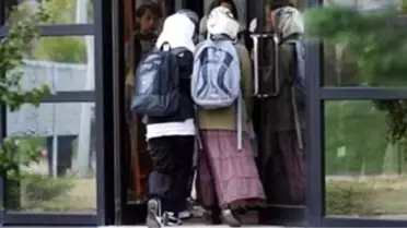 Rusya Okullarında Başörtüsü Tartışması