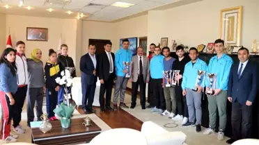 Şampiyon Sporculardan Rektör Güven'e Ziyaret