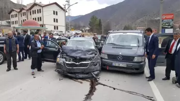 Bakan Işık'ın Konvoyunda Trafik Kazası: 5 Yaralı