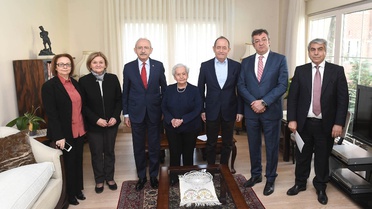 Kılıçdaroğlu, Celal Bayar'ın Kızı Nilüfer Gürsoy'u Ziyaret Etti