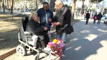 Burhaniye' de Müfide Hanımın Örgüleri İlgi Gördü