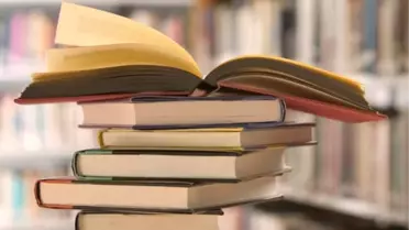 Kartal Belediyesi'nden Atığını Getiren 9 Okula 900 Kitap Hediye