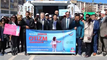 Otizme Dikkat Çekmek İçin Yürüdüler