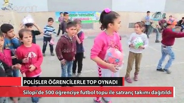 Silopi'de Polisler Öğrencilerle Top Oynadı